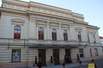 A munkahely: a nemrégiben felújított székesfehérvári Vörösmarty Színház épülete.